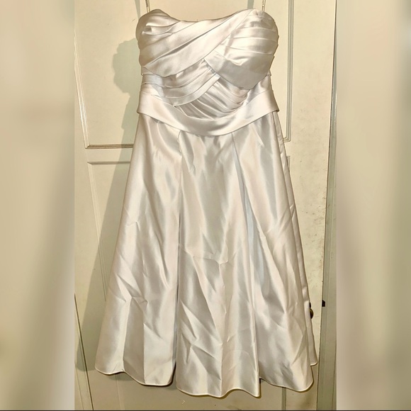 Wedding Gown with extras - Picture 6 of 15